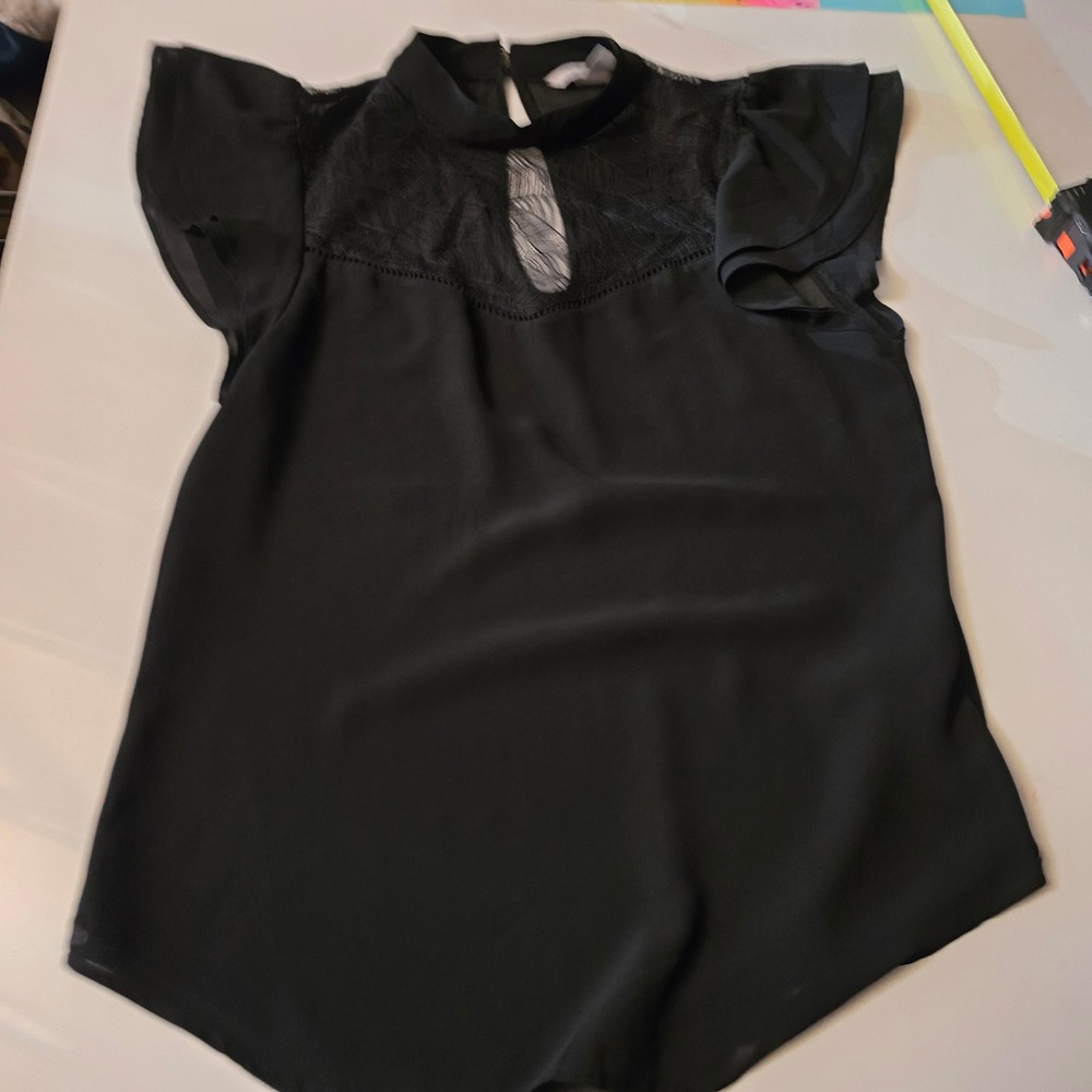 HM Black Lace Yoke Sleeveless Blouse High Neck Keyhole Flutter Sleeve Size 4